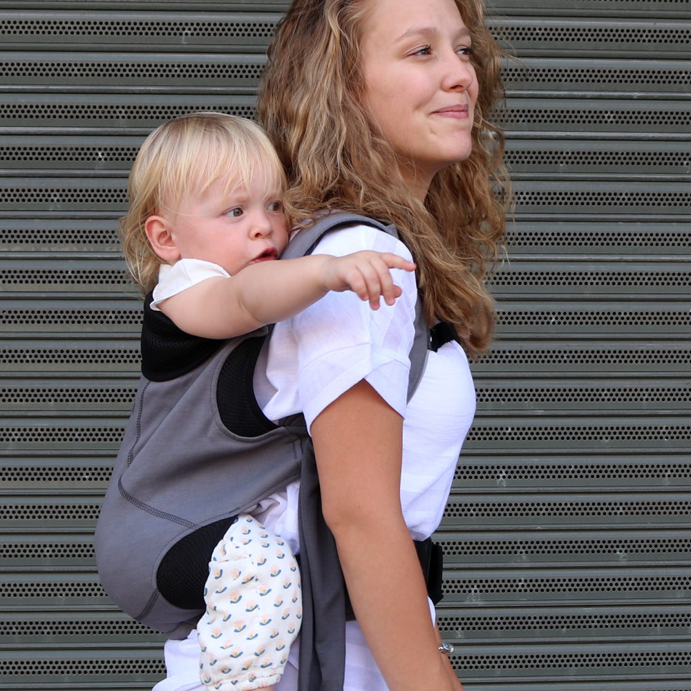 6 months+ Baby Carriers - Close Parent