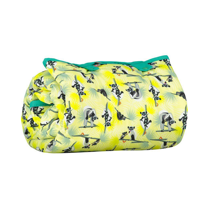 Reversible baby toddler play mat with integrated water resistant layer Close Parent